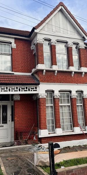 5 bedroom end of terrace house to rent - Photo 2