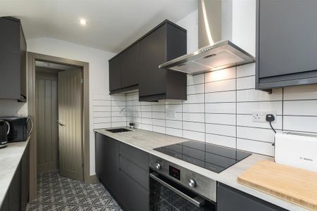 1 bedroom in a house share to rent - Photo 5