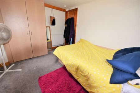 1 bedroom Flat in Brudenell Road, Leeds - Photo 5