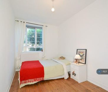 3 bedroom flat to rent - Photo 4