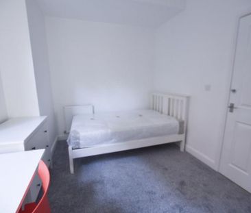 5 bedroom apartment to rent - Photo 2