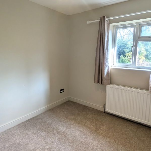 Balmoral Drive, Woking, Surrey, GU22 - Photo 1