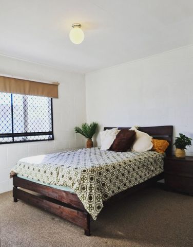 OUTSTANDING SELF CONTAINED DUPLEX UNIT WITH IT'S OWN YARD &mldr; PETS WELCOME! - Photo 4