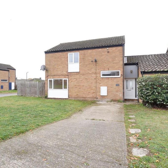 4 bedroom end of terrace house to rent - Photo 1