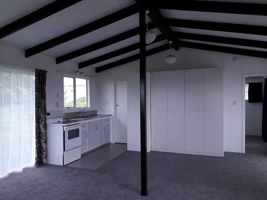Unique character flat with stunning rural views. - Photo 1