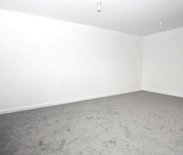2 bedroom Flat To Let - Photo 5