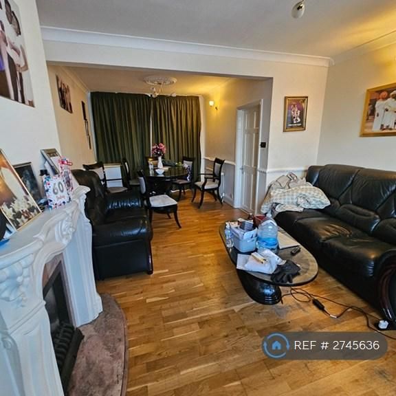 1 bedroom in a house share to rent - Photo 1