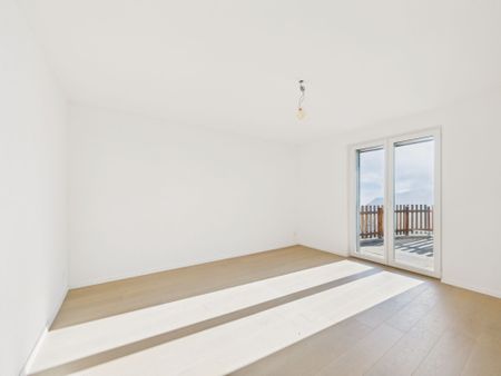 Appartement de 4.5 pièces spacieux et lumineux avec une grande terrasse et une vue imprenable sur les montagnes à Miex, VS. - Photo 4