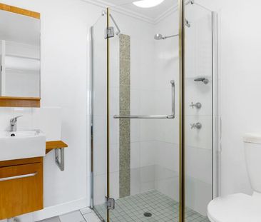 Stylish 2-Bedroom Unit in Prime Location - Photo 6