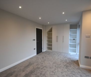 Oak End Way, Gerrards Cross, Buckinghamshire,SL9 - Photo 2