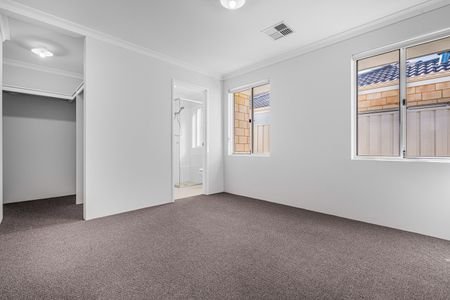 Brand New Villa - Modern Living in a Private Rear Position - Photo 3