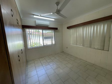 DUPLEX IN A CENTRAL LOCATION - Photo 2