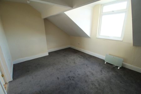 3 Bed Flat To Rent - Photo 2