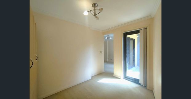 Huge split level apartment. 2 min walk to Westfield and station. Privacy in the heart of Parramatta CBD. - Photo 1