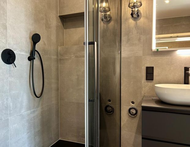 In zweiter Reihe. Sauna. Kamin. Ankleide. Urban Gardening - Photo 1