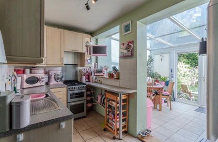 3 Bed Terraced House, Bayham Road, SM4 - Photo 4