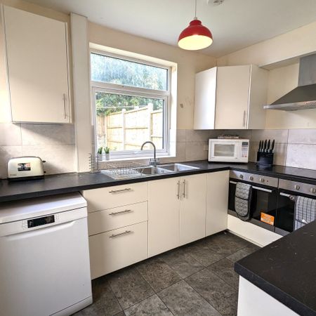 Quiet Professional Home Near Gloucester Road - Photo 4