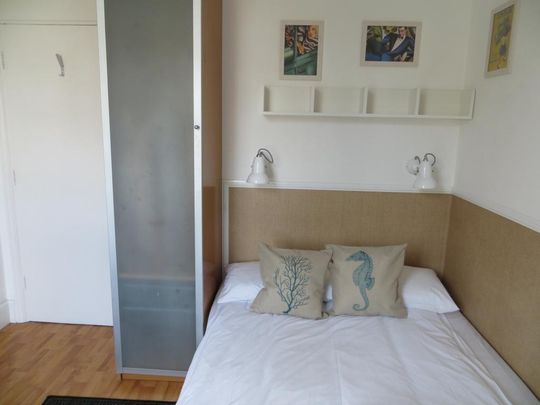 Flat 403 Fulham Palace Road, Fulham W6 9HH - Photo 1