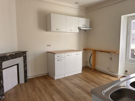 Location Appartement 3 pièces 73m² ARGENTON SUR CREUSE 36200 - Photo 4