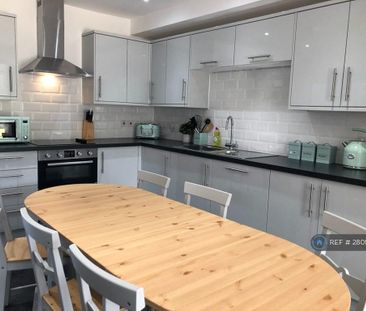 1 bedroom in a house share to rent - Photo 6