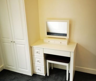 3 Bed Flat, Morden Road, SW19 - Photo 4