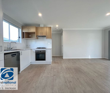 NEW IN BLACKWALL - Photo 3