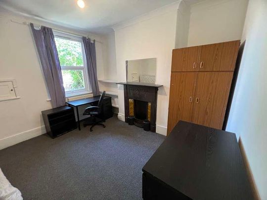 Avenue Road, SO14 - Photo 1