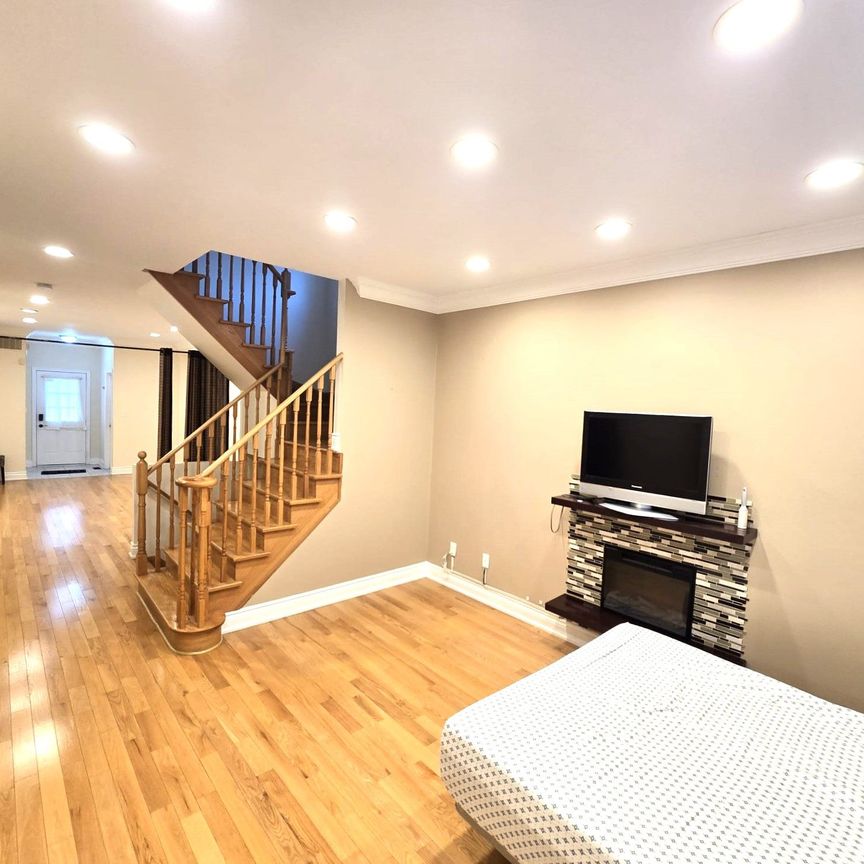 For Lease - 25 Commodore Drive, Brampton, Ontario - Photo 1