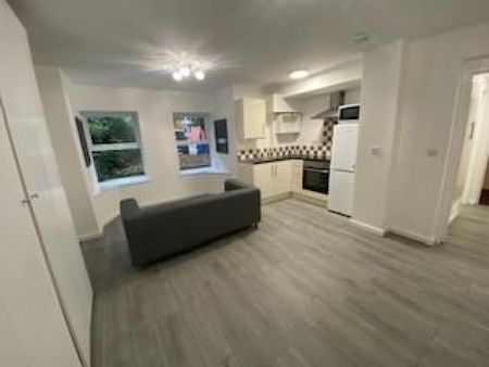 1 bedroom Flat To Let - Photo 2