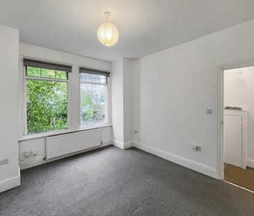 2 Bed Flat, Clarendon Road, SW19 - Photo 4