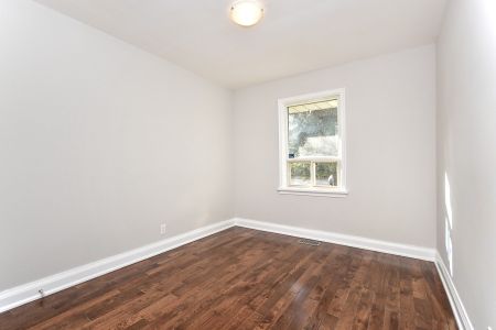 For Lease - 25 Twin Pauls Crescent Unit# Main, Toronto, Ontario - Photo 2