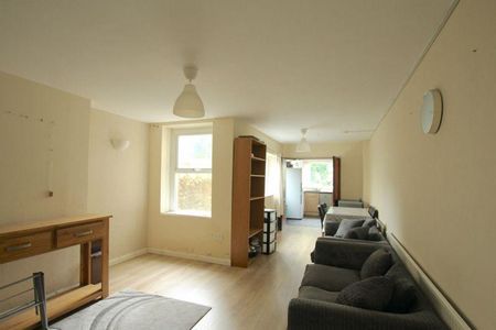 4 bedroom terraced house to rent - Photo 4