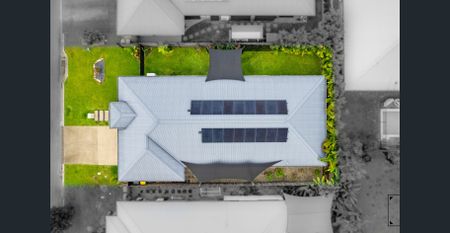 Perfectly positioned family home in premium enclave - Photo 3