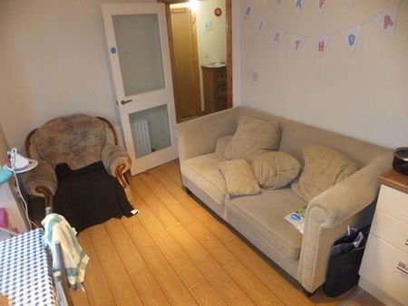 Flat 2, 14 Ashley Avenue, Lisburn Road, BT9 7BT - Photo 2