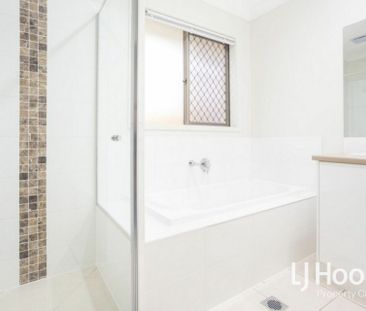 Modern 3 Bedroom Home Offering Family Lifestyle! - Photo 6