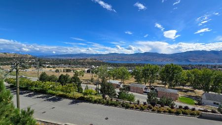 Copper Sky FURNISHED 2 bd, 2 bath condo - Photo 2