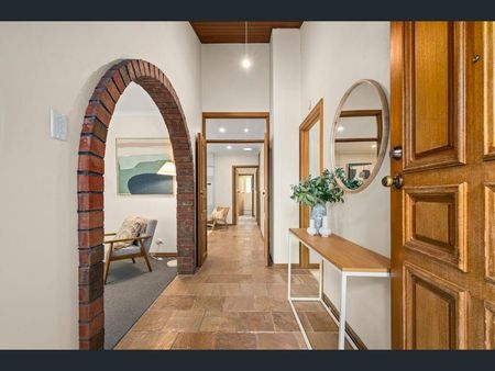 Large family home in Superb location - Photo 5