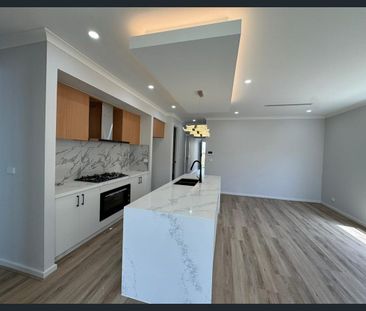 Masterpiece in Fraser Rise !! - Photo 5