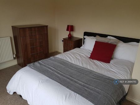 1 bedroom in a house share to rent - Photo 4