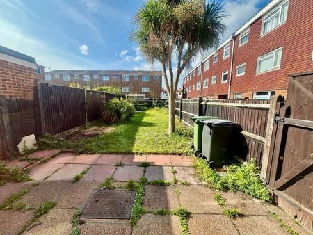 3 bedroom townhouse to rent - Photo 2