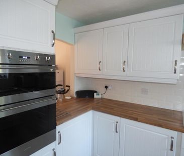 2 bedroom end of terrace house to rent - Photo 6