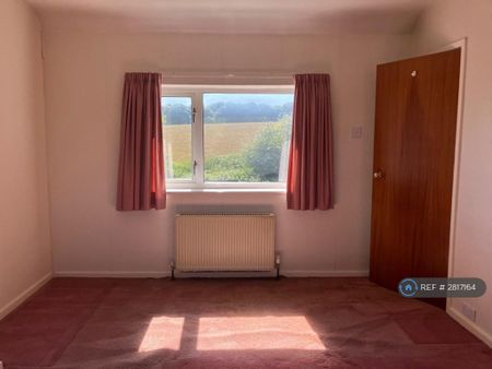 3 bedroom semi-detached house to rent - Photo 2