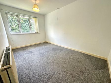 Claremont Avenue, Deeside, Garden City - Photo 3