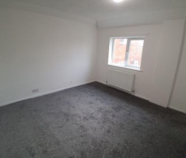 3 bedroom end of terrace house to rent - Photo 3