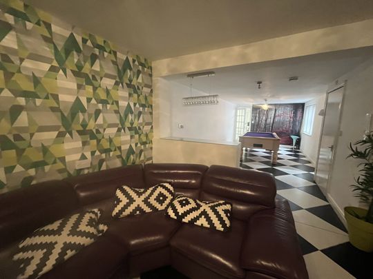 Bristol Road, Birmingham, Selly Oak - Photo 1