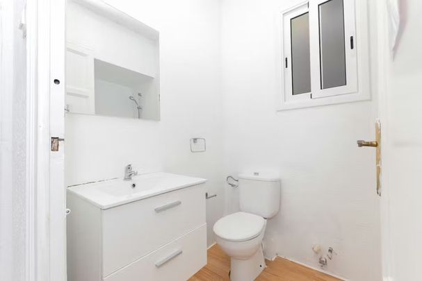 Carrer del Comte dUrgell, Barcelona, Catalonia 08011 - Photo 1