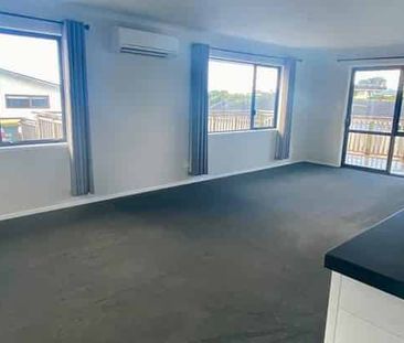 Tidy low maintenance 3 Bedroom for rent. - Photo 3
