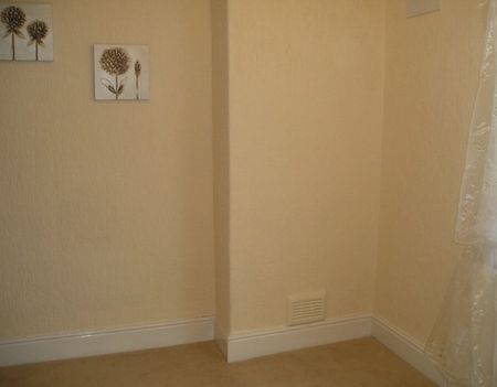 20, Hatrell Street,Newcastle-under-Lyme, ST5 1LX. - Photo 3