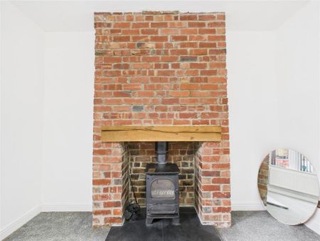 3 bedroom end of terrace house to rent - Photo 2