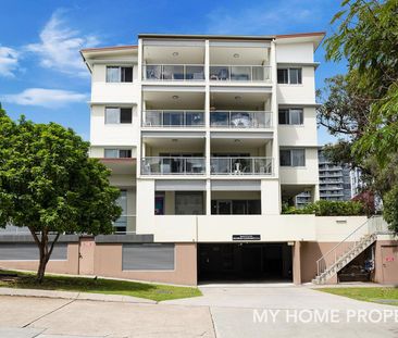 Contemporary Apartment - Secure Access - Photo 4